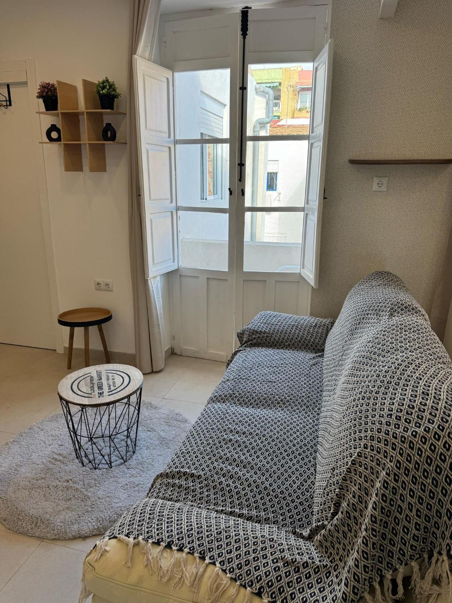 Luxury Apartments Near The Beach And Downtown Centrum 8 Alicante Bagian luar foto