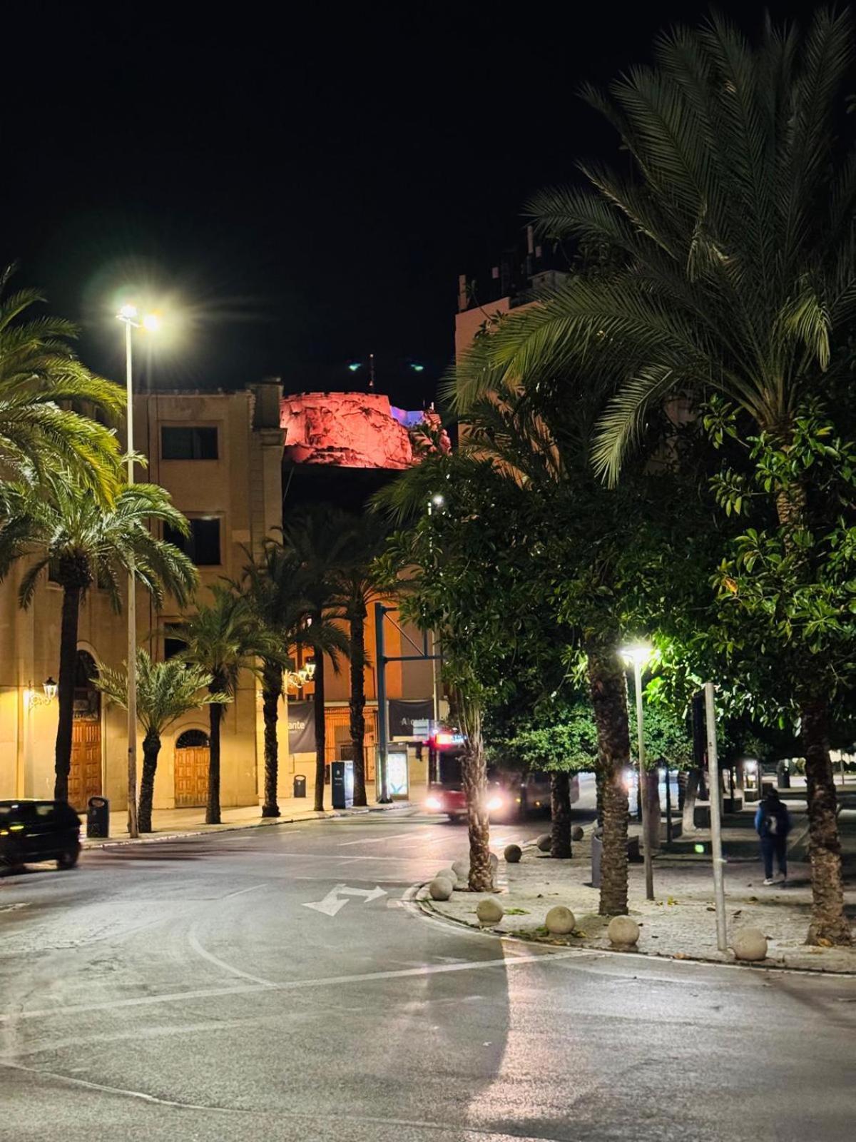 Luxury Apartments Near The Beach And Downtown Centrum 8 Alicante Bagian luar foto