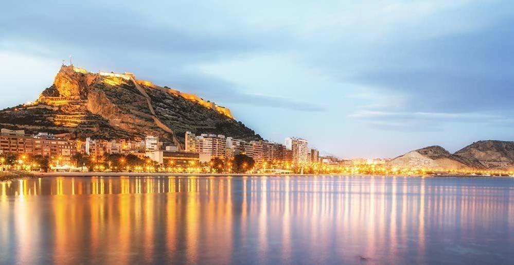 Luxury Apartments Near The Beach And Downtown Centrum 8 Alicante Bagian luar foto